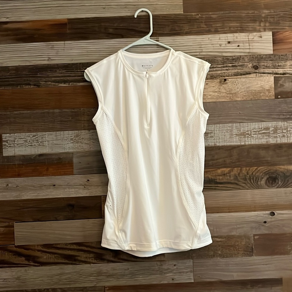 Athleta top mesh on sides